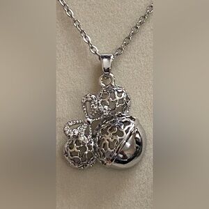 Elegant Silver Pendant Necklace